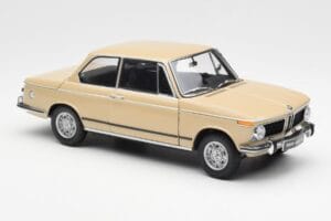 BMW 2002 Ti E10 サハラベージュ Kyosho 1:18 08541BG メタル - 画像 6/8