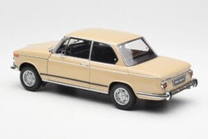BMW 2002 Ti E10 サハラベージュ Kyosho 1:18 08541BG メタル - 画像 7/8