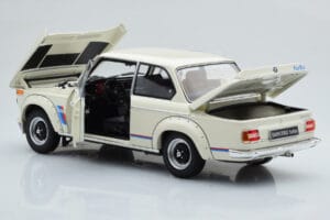 BMW 2002 Turbo ホワイト Kyosho 1:18 08544W メタル - 画像 3/8