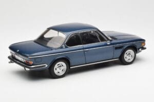 BMW 3.0 CSi E9 ブルーメタリック AUTOart 1:18 70672 メタル - 画像 3/8