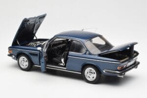 BMW 3.0 CSi E9 ブルーメタリック AUTOart 1:18 70672 メタル - 画像 5/8
