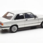 BMW 323i E21 Aspen シルバー AUTOart 1:18 - image 3 of 8
