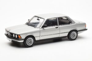 BMW 323i E21 Aspen シルバー AUTOart 1:18