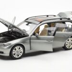 BMW 330i E91 Touring グレー Metallic Kyosho 1:18 - image 2 of 8