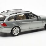 BMW 330i E91 Touring グレー Metallic Kyosho 1:18 - image 3 of 8