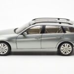 BMW 330i E91 Touring グレー Metallic Kyosho 1:18 - image 4 of 8