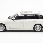 BMW 335i F31 Touring アルパインホワイト Paragon 1:18 - image 4 of 8