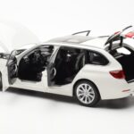 BMW 335i F31 Touring アルパインホワイト Paragon 1:18 - image 5 of 8