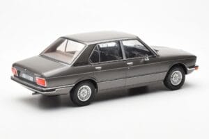 BMW 520i E28 グレー MCG 1:18 MCG18121 メタル - 画像 2/6