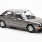 BMW 520i E28 グレー MCG 1:18 - image 4 of 6