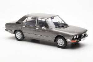 BMW 520i E28 グレー MCG 1:18 MCG18121 メタル - 画像 4/6