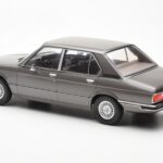 BMW 520i E28 グレー MCG 1:18 - image 5 of 6
