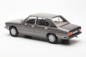BMW 520i E28 グレー MCG 1:18 MCG18121 メタル - 画像 5/6