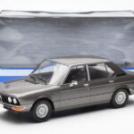 BMW 520i E28 グレー MCG 1:18 - image 6 of 6