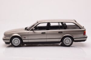 BMW 530i E34 Touring グレーメタリック MCG 1:18 MCG18330 メタル - 画像 3/6