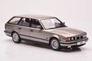 BMW 530i E34 Touring グレーメタリック MCG 1:18 MCG18330 メタル - 画像 4/6