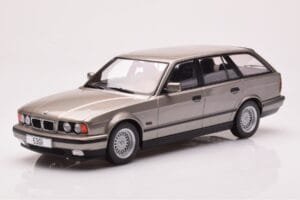 BMW 530i E34 Touring グレーメタリック MCG 1:18