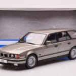 BMW 530i E34 Touring グレーメタリック MCG 1:18 - image 6 of 6