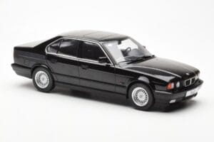 BMW 540i E34 ブラック Metallic MCG 1:18 MCG18157 メタル - 画像 4/6