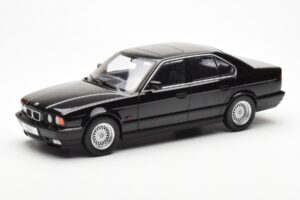 BMW 540i E34 ブラック Metallic MCG 1:18