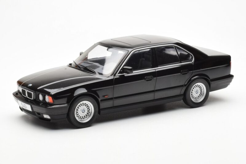 BMW 540i E34 ブラック Metallic MCG 1:18