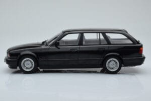 BMW 540i E34 Touring ブラックメタリック MCG 1:18 MCG18329 メタル - 画像 3/6