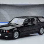 BMW 540i E34 Touring ブラックメタリック MCG 1:18 - image 6 of 6