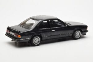 BMW 635 CSi E24 ダイアマント ブラック メタリック AUTOart 1:18 70521 メタル - 画像 3/8