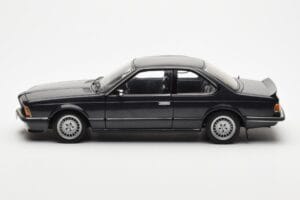 BMW 635 CSi E24 ダイアマント ブラック メタリック AUTOart 1:18 70521 メタル - 画像 4/8