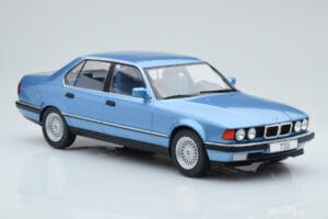 BMW 7 Series E32 730i ブルー MCG 1:18 MCG18160 メタル - 画像 3/5