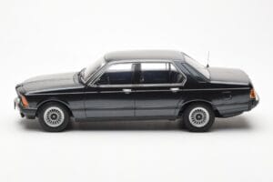 BMW 733i E23 ブラック Metallic KK-Scale 1:18 KKDC180101 メタル - 画像 3/6