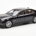 BMW 750Li F02 フェイスリフト カーボンブラック Kyosho 1:18