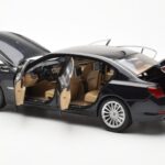 BMW 750Li F02 フェイスリフト カーボンブラック Kyosho 1:18 - image 5 of 8