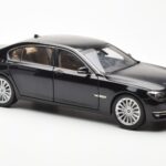 BMW 750Li F02 フェイスリフト カーボンブラック Kyosho 1:18 - image 6 of 8