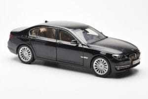 BMW 750Li F02 フェイスリフト カーボンブラック Kyosho 1:18 08784BK メタル - 画像 6/8