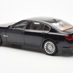BMW 750Li F02 フェイスリフト カーボンブラック Kyosho 1:18 - image 7 of 8