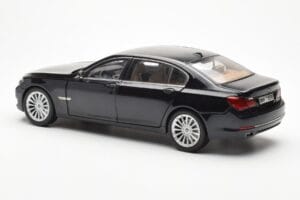 BMW 750Li F02 フェイスリフト カーボンブラック Kyosho 1:18 08784BK メタル - 画像 7/8