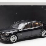 BMW 750Li F02 フェイスリフト カーボンブラック Kyosho 1:18 - image 8 of 8