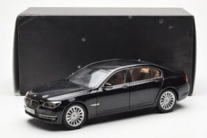 BMW 750Li F02 フェイスリフト カーボンブラック Kyosho 1:18 08784BK メタル - 画像 8/8
