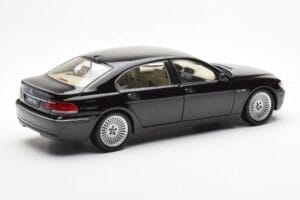 BMW 760Li E66 ブラック Kyosho 1:18 08572BK メタル - 画像 3/9