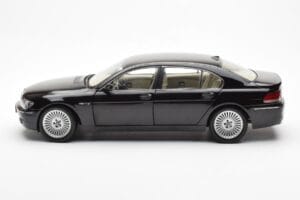 BMW 760Li E66 ブラック Kyosho 1:18 08572BK メタル - 画像 4/9