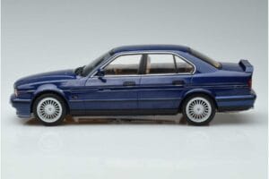 BMW Alpina B10 4.6 E34 ブルー MCG 1:18 MCG18230 メタル - 画像 3/6