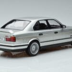 BMW Alpina B10 4.6 E34 シルバー MCG 1:18 MCG18231 メタル - image 2 of 5