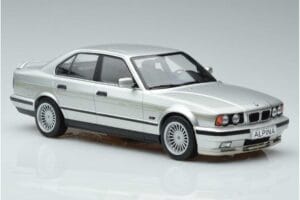 BMW Alpina B10 4.6 E34 シルバー MCG 1:18 MCG18231 メタル - 画像 4/5