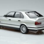 BMW Alpina B10 4.6 E34 シルバー MCG 1:18 MCG18231 メタル - image 5 of 5