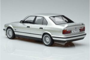 BMW Alpina B10 4.6 E34 シルバー MCG 1:18 MCG18231 メタル - 画像 5/5