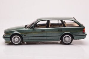 BMW Alpina B10 E34 Touring ダークグリーン MCG 1:18 MCG18331 メタル - 画像 3/6
