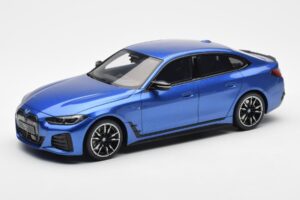 BMW i4 M50 G26 ブルー Otto 1:18