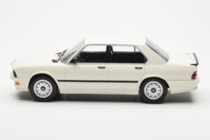 BMW M535i E28 ホワイト Norev 1:18 183260 メタル - 画像 3/6