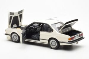 BMW M635 CSi E24 ホワイト ディーラーエディション AUTOart 1:18 80430145829 メタル - 画像 5/8